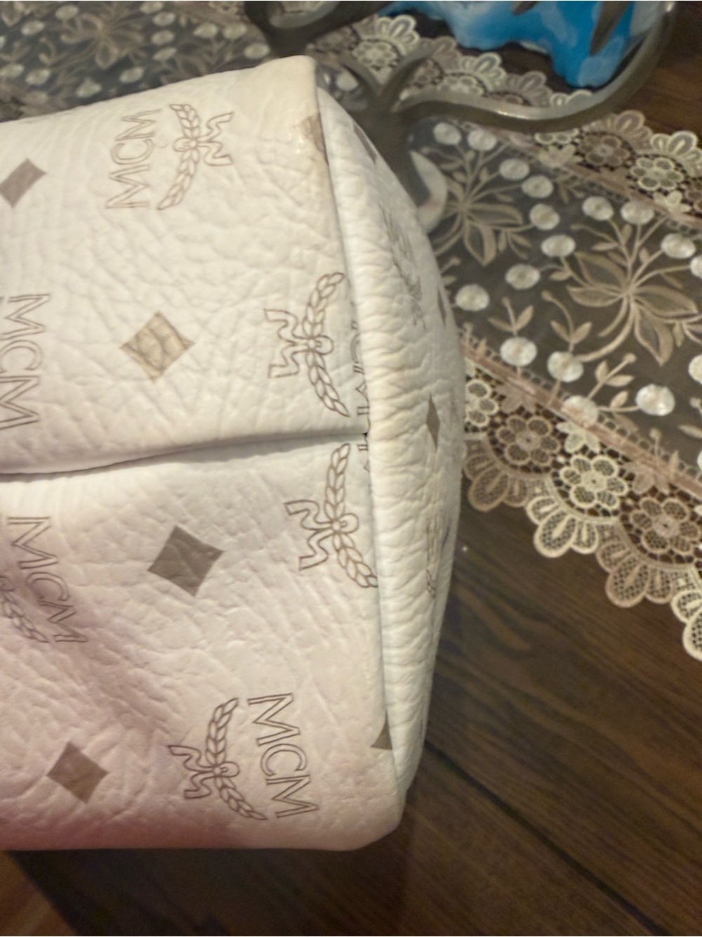 MCM White Princess Lion Tote - Picture 3 of 12
